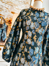Load image into Gallery viewer, Falling For You Dress
