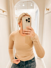 Load image into Gallery viewer, Runaway Basic Long Sleeve Tee

