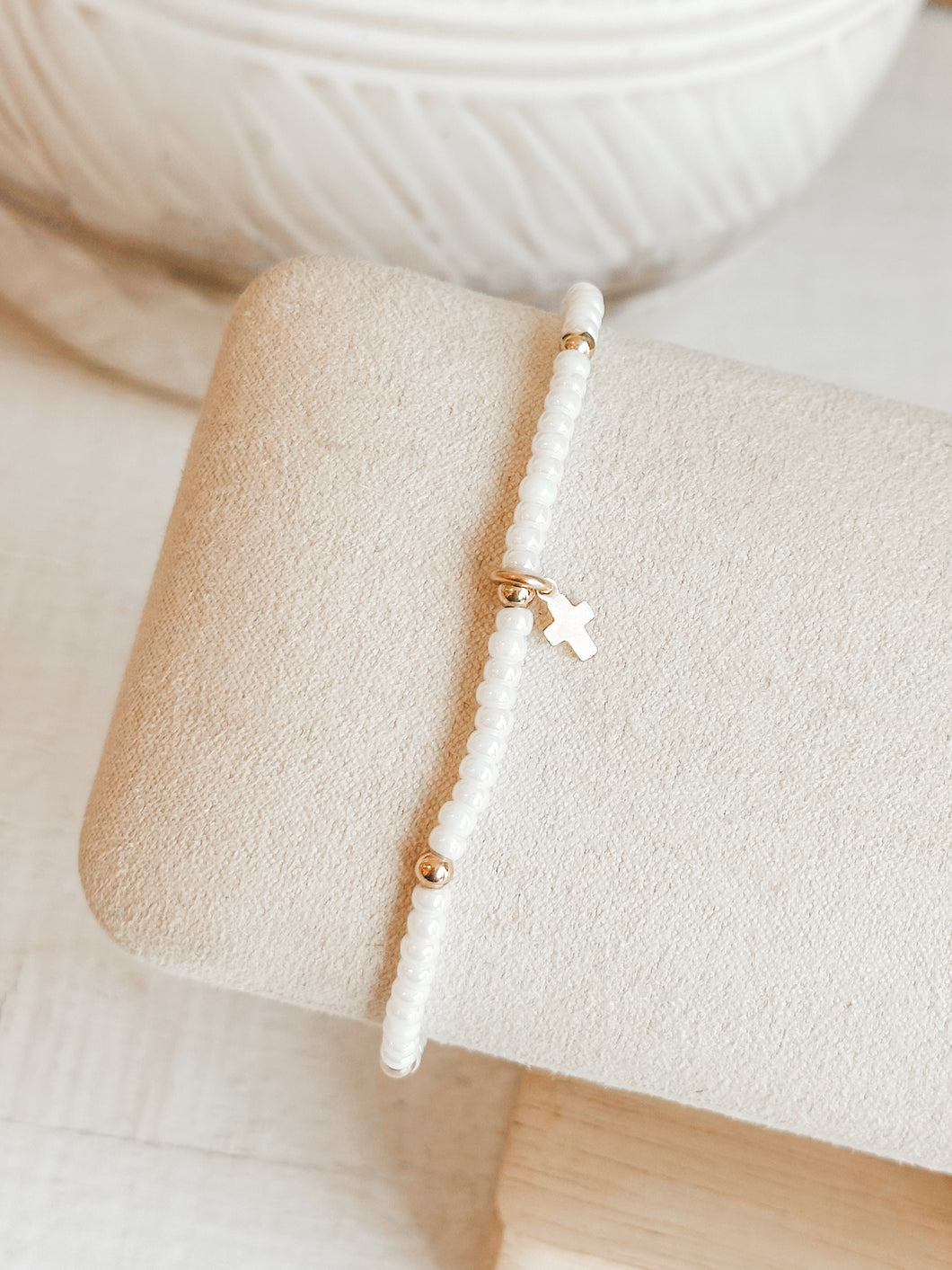 Luxe Cross Bracelet Pearl White