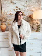Load image into Gallery viewer, Cozy Chic Coat
