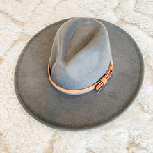 Load image into Gallery viewer, Belted Felt Hat
